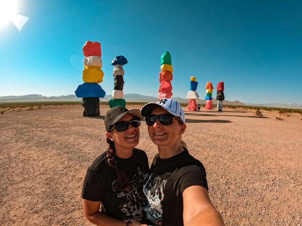 Emy et Cha - Seven Magic Mountains