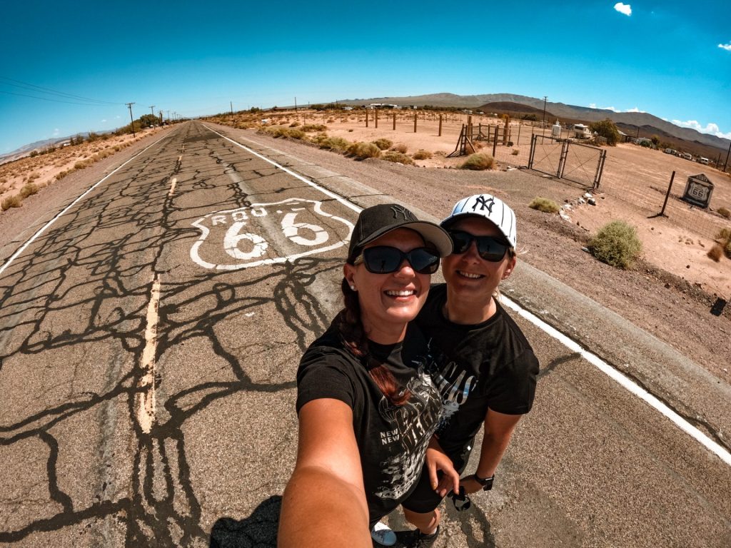 Emy et Cha - Route 66