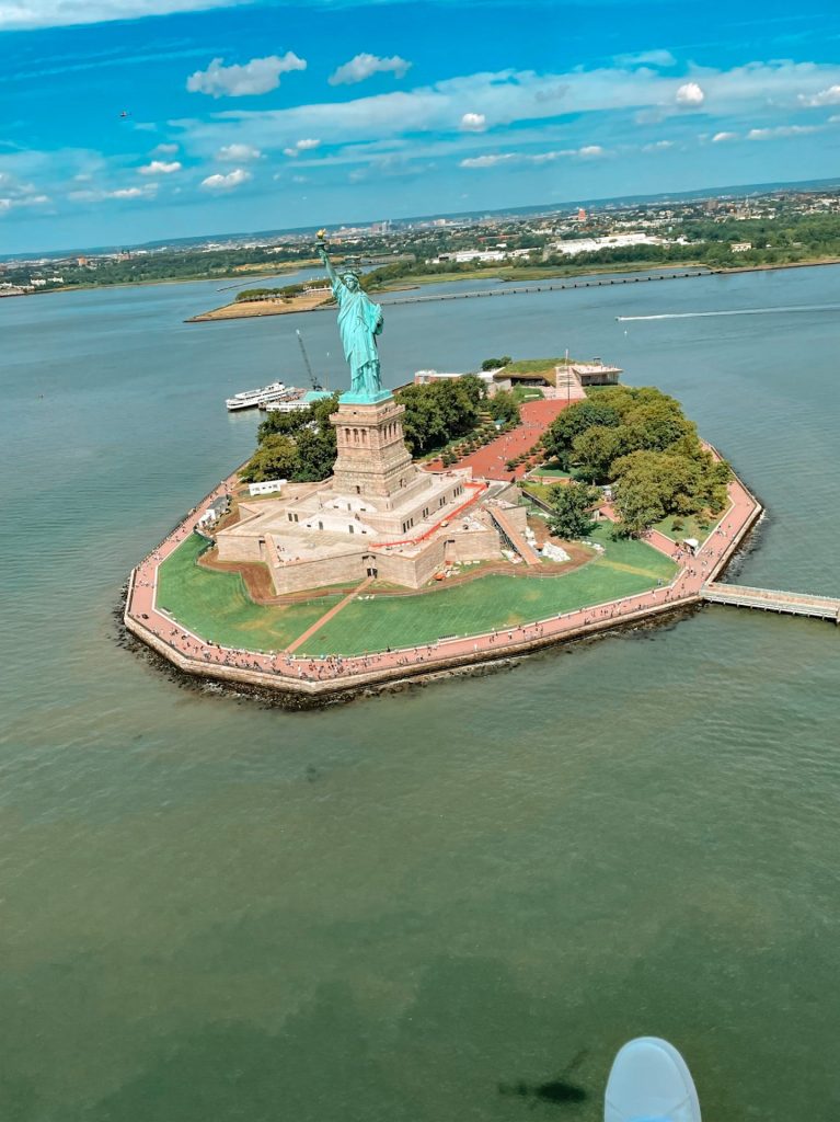 Survol de la Statue de la Liberté