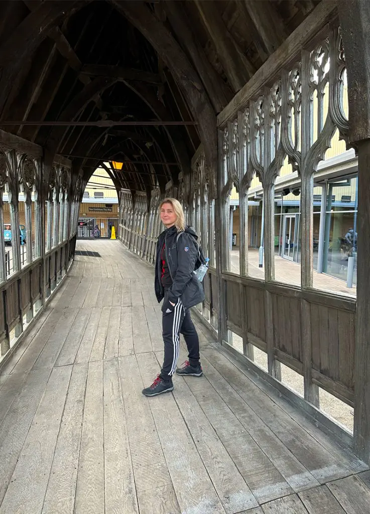 Emy sur le pont - Studios Harry Potter