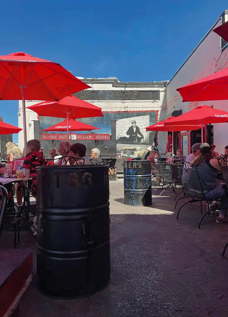 Cruiser's Café 66 Bar & Grill