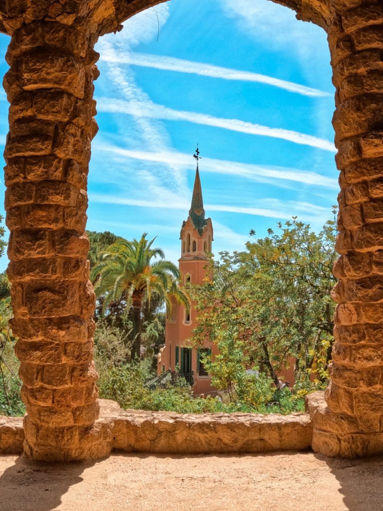 Les allées, les chemins et les viaducs du park güell