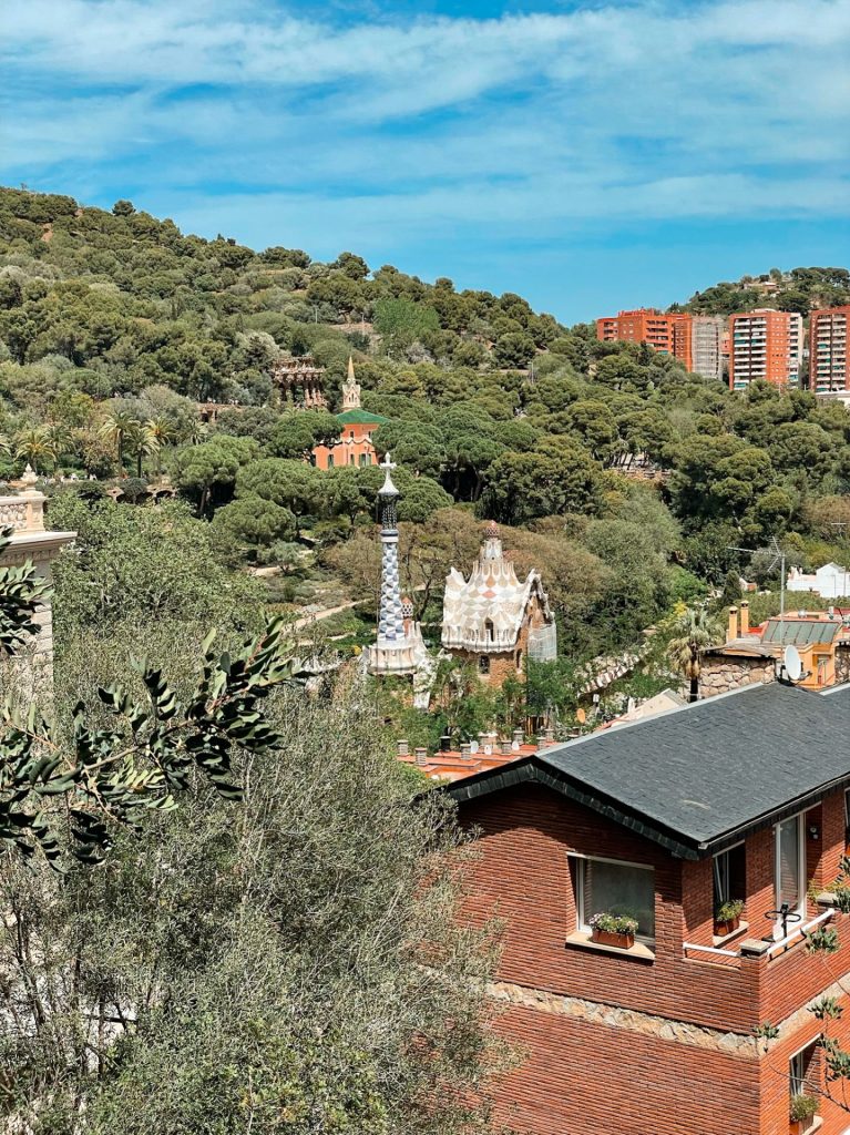 Les allées, les chemins et les viaducs du park güell