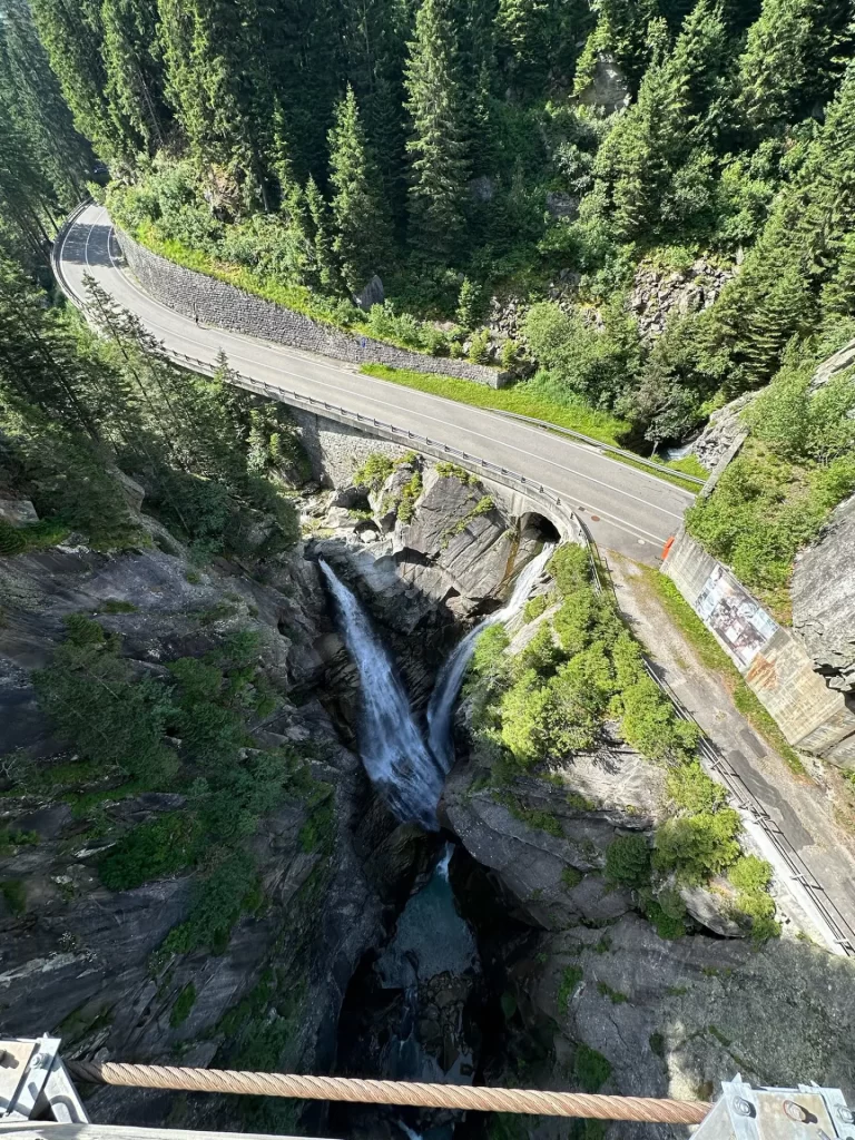 Passerelle suspendue - Lac de Gelmersee