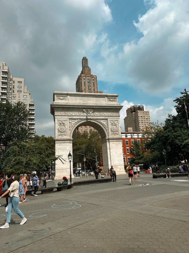 Washington Square Park - New York - Gossip Girl