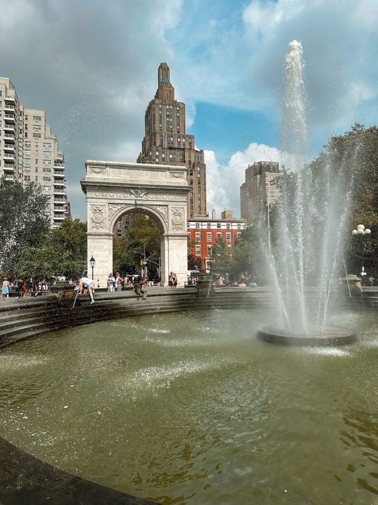 Washington Square Park - New York - Gossip Girl