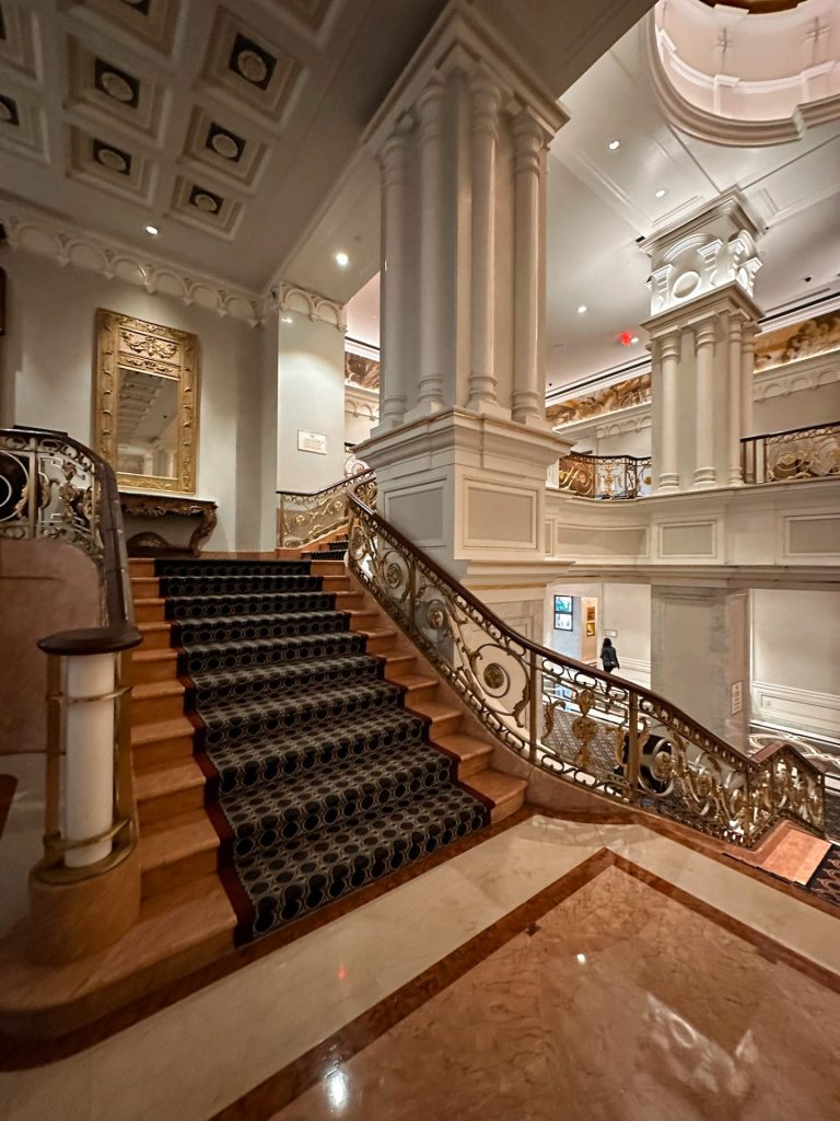 Palace Hotel - Serena Van Der Woodsen - Gossip Girl