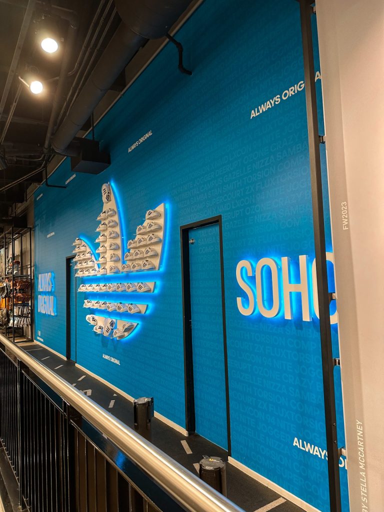 Adidas - Times Square New York - Destination autour du monde